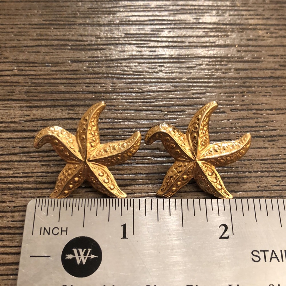 Avon 1987 Starfish Goldtone Metal Earrings - Picture 8 of 13